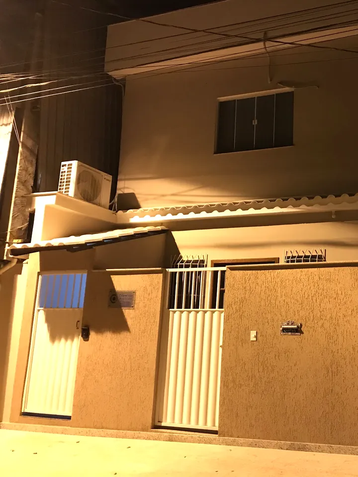 Fachada do prédio da Controller na Rua Aydê Silvério, à noite
